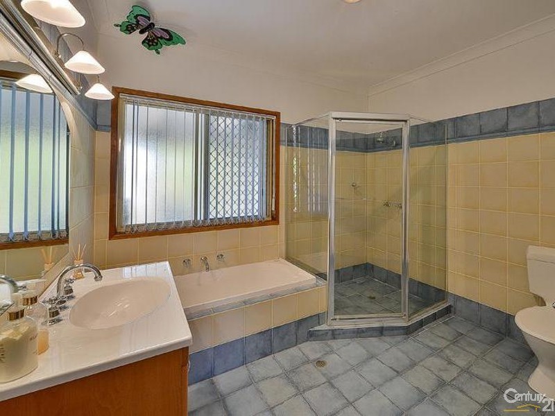 13 Chisholm Rd, Catherine Field NSW 2557