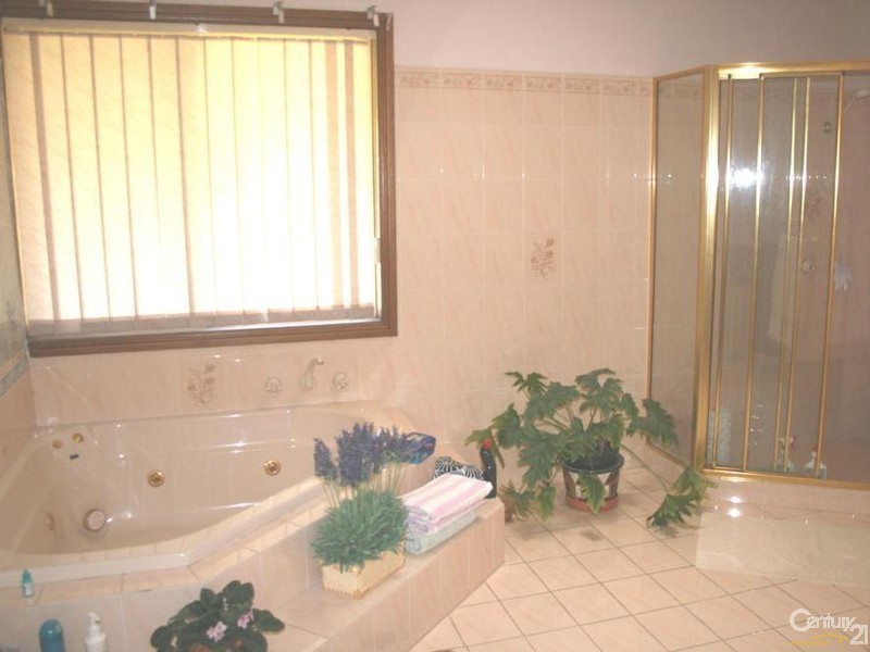 1 Heatherfield Cl, Catherine Field NSW 2557