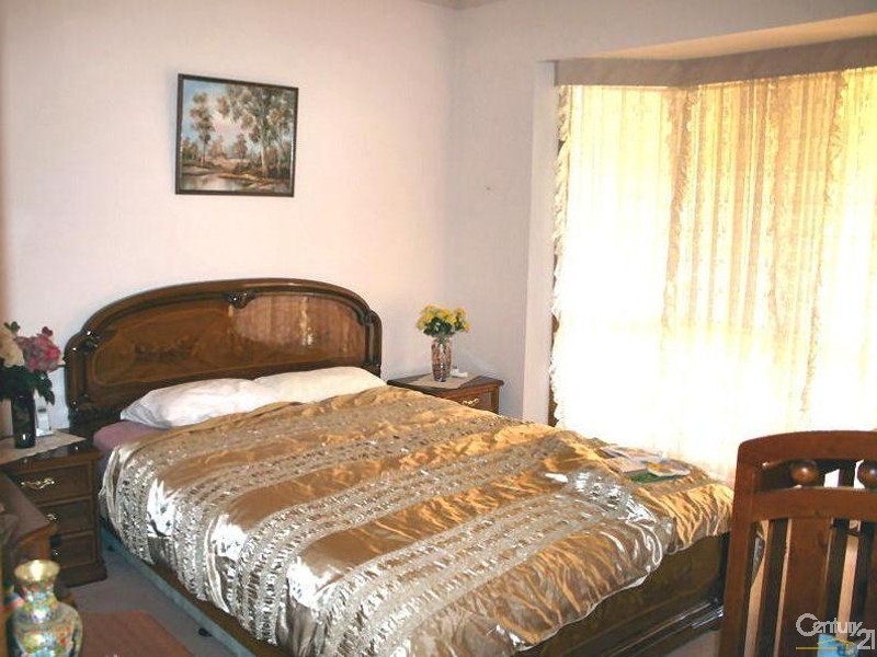 1 Heatherfield Cl, Catherine Field NSW 2557