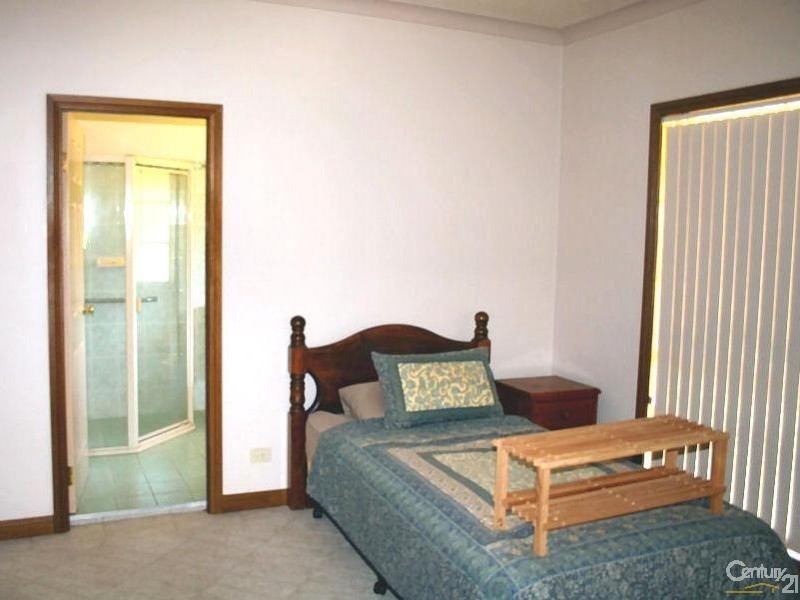 1 Heatherfield Cl, Catherine Field NSW 2557