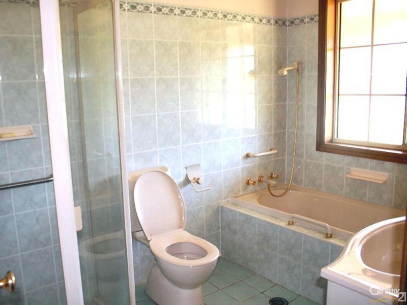 1 Heatherfield Cl, Catherine Field NSW 2557