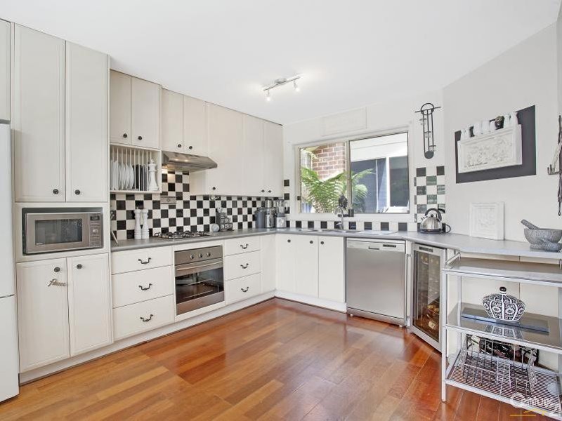 20 Daintree Drive, Wattle Grove NSW 2173