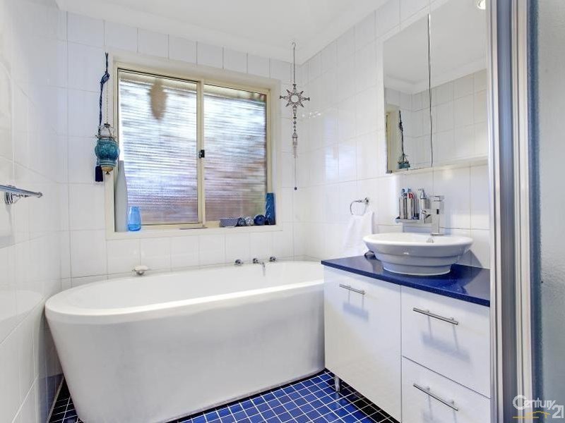 20 Daintree Drive, Wattle Grove NSW 2173