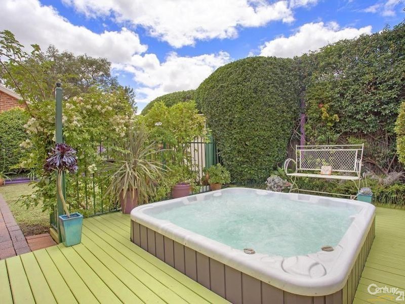 20 Daintree Drive, Wattle Grove NSW 2173