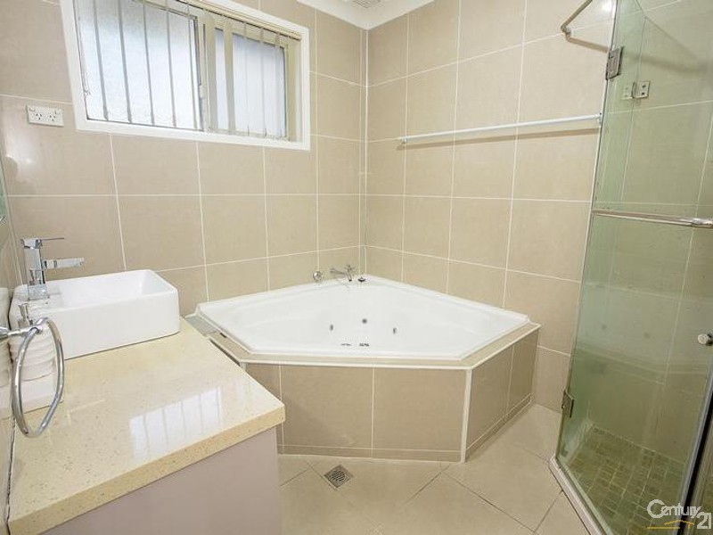 2 Grady Garden, Smithfield NSW 2164