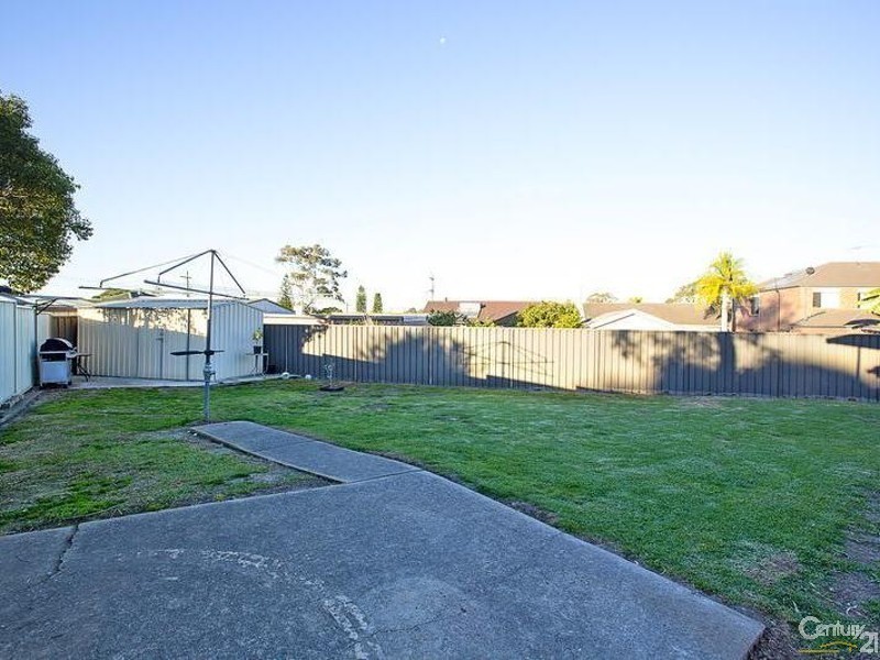 2 Grady Garden, Smithfield NSW 2164