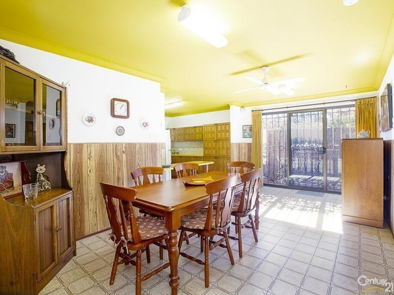 4 Strathfield Close, St Johns Park NSW 2176