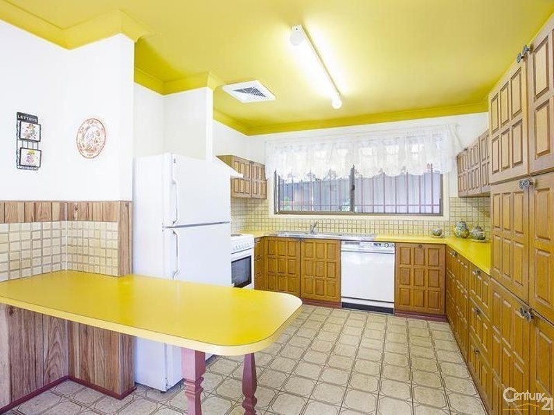 4 Strathfield Close, St Johns Park NSW 2176