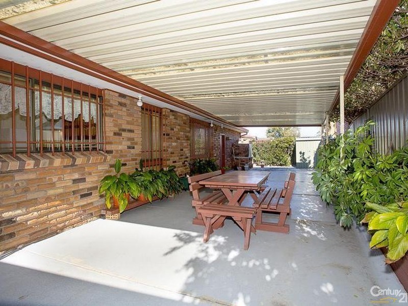 4 Strathfield Close, St Johns Park NSW 2176