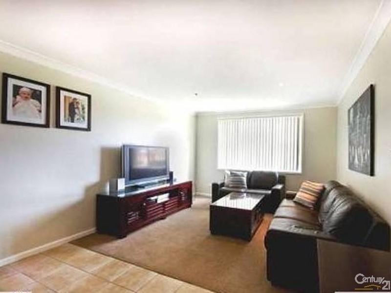10 Hanna Ave, Lurnea NSW 2170