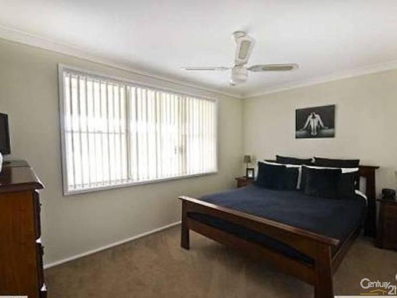 10 Hanna Ave, Lurnea NSW 2170