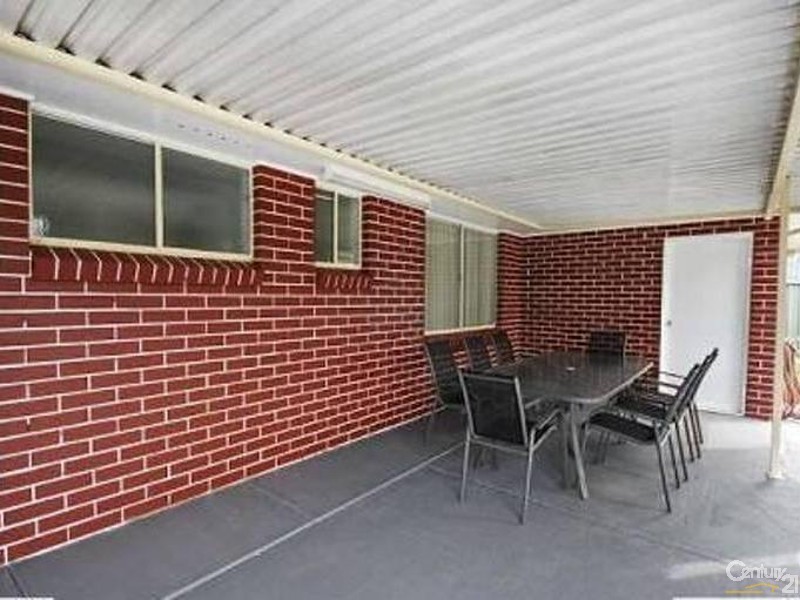 10 Hanna Ave, Lurnea NSW 2170
