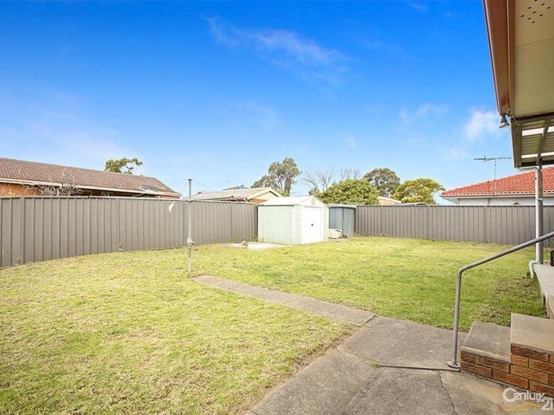 27 Gazelle Street, Glenfield NSW 2167