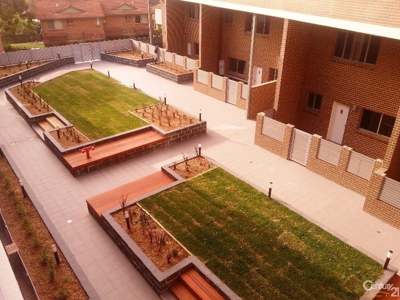 15/2 Currajong Road, Casula NSW 2170