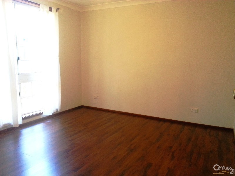 32 Bluff Street, Green Valley NSW 2168