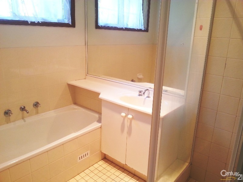 32 Bluff Street, Green Valley NSW 2168