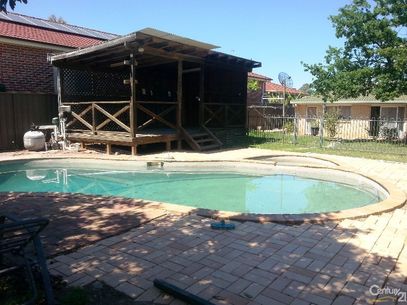 32 Bluff Street, Green Valley NSW 2168