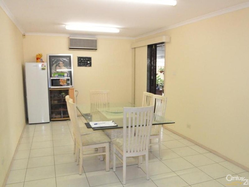 Edensor Park NSW 2176