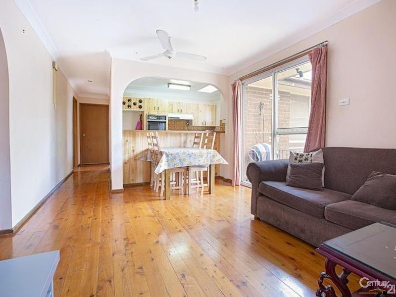 25 Drummoyne Crescent, St Johns Park NSW 2176