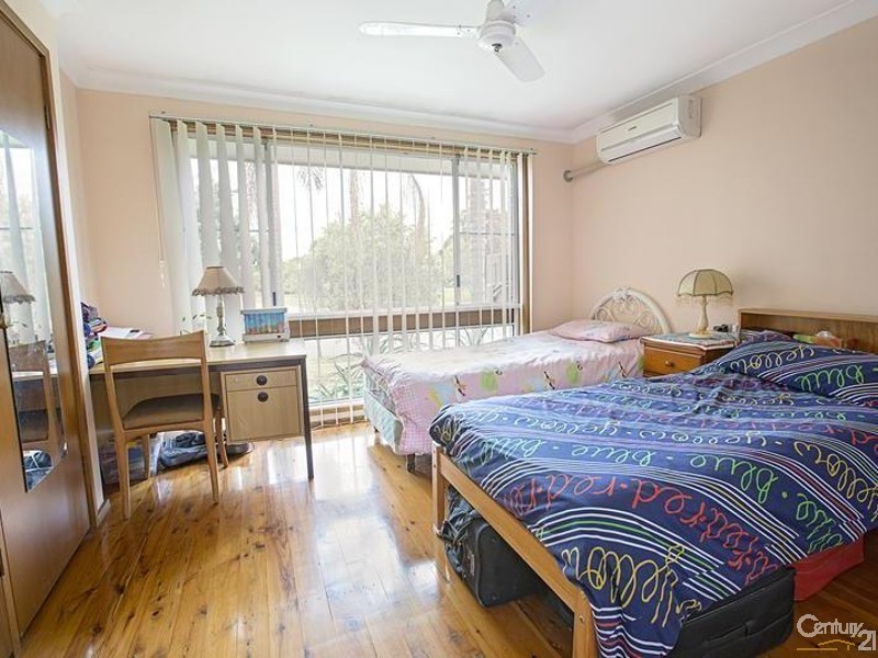 25 Drummoyne Crescent, St Johns Park NSW 2176