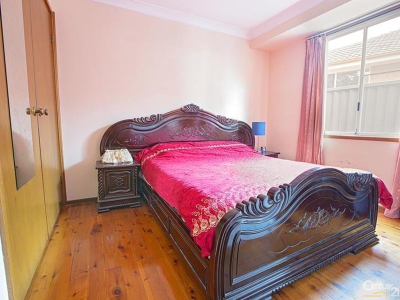 25 Drummoyne Crescent, St Johns Park NSW 2176
