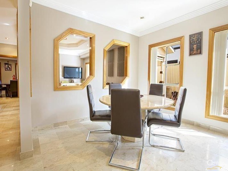 30 San Cristobal Drive, Green Valley NSW 2168