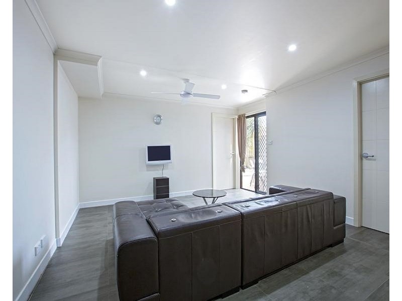 9A Dandenong Close, Bossley Park NSW 2176