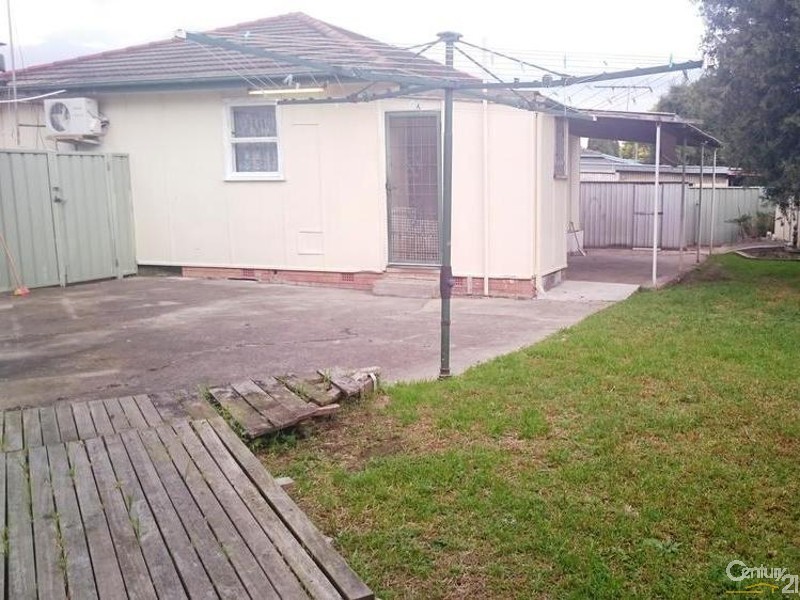 18 Roylston Street, Fairfield West NSW 2165