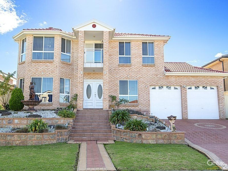 6 Howard Close, Green Valley NSW 2168