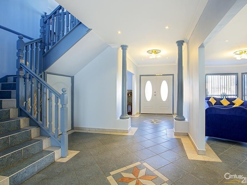 6 Howard Close, Green Valley NSW 2168