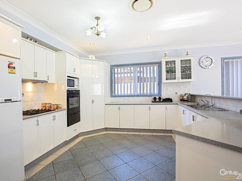 6 Howard Close, Green Valley NSW 2168