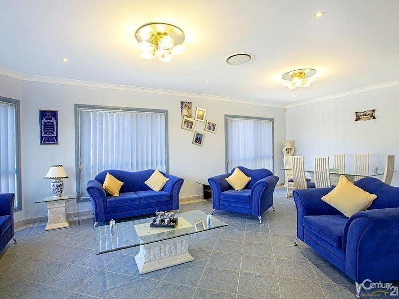 6 Howard Close, Green Valley NSW 2168