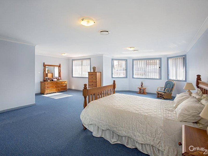 6 Howard Close, Green Valley NSW 2168