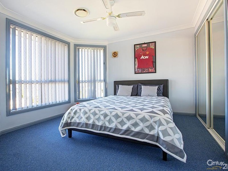 6 Howard Close, Green Valley NSW 2168