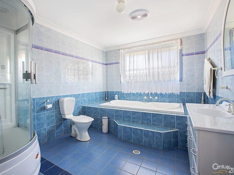 6 Howard Close, Green Valley NSW 2168