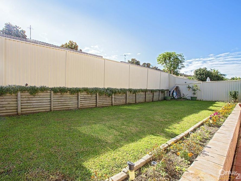 6 Howard Close, Green Valley NSW 2168