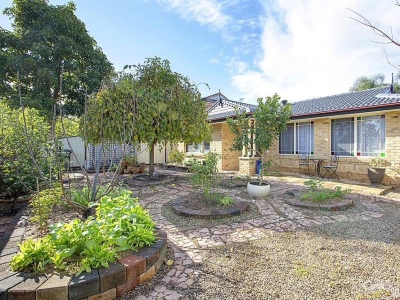 14 Brisbane Road, St Johns Park NSW 2176