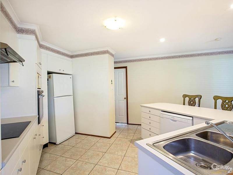 14 Brisbane Road, St Johns Park NSW 2176