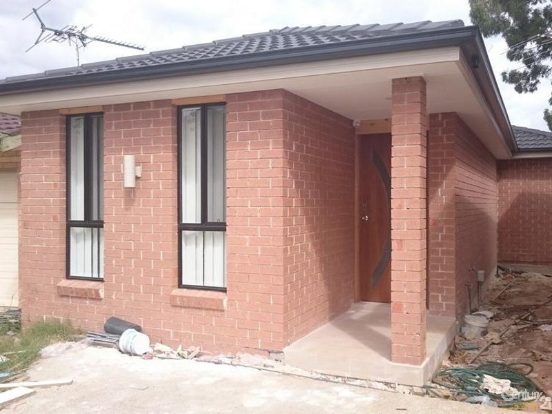 2A Myora Close, Green Valley NSW 2168