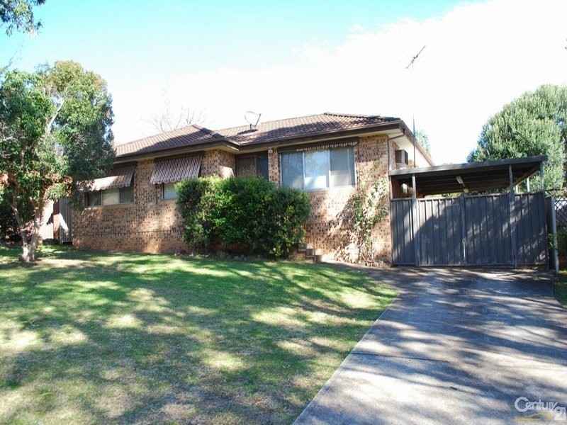 8 Anthony Drive, Rosemeadow NSW 2560