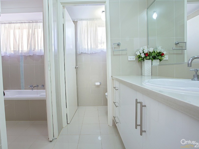 2 Arrawatta Close, Edensor Park NSW 2176