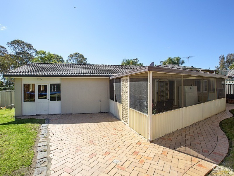 2 Arrawatta Close, Edensor Park NSW 2176