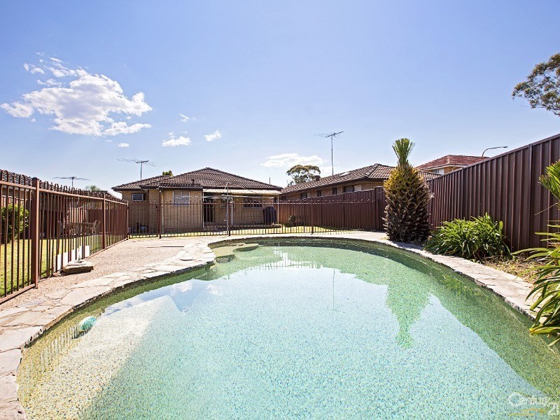 6 Lawley street, Bossley Park NSW 2176