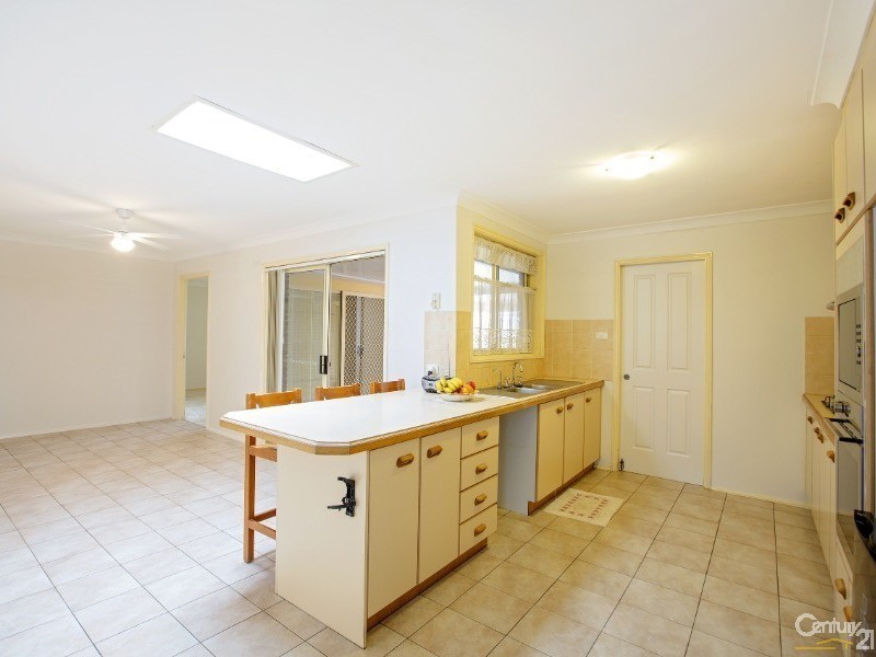 37 Currawong Road, Green Valley NSW 2168