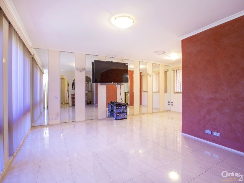 44 Glen Elgin Crescent, Edensor Park NSW 2176