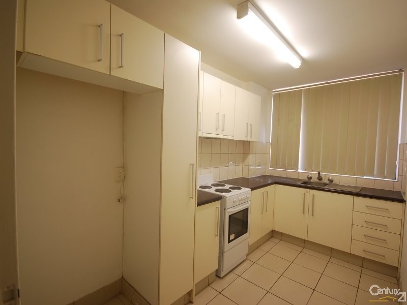 8/49 Hamilton Road, Fairfield NSW 2165