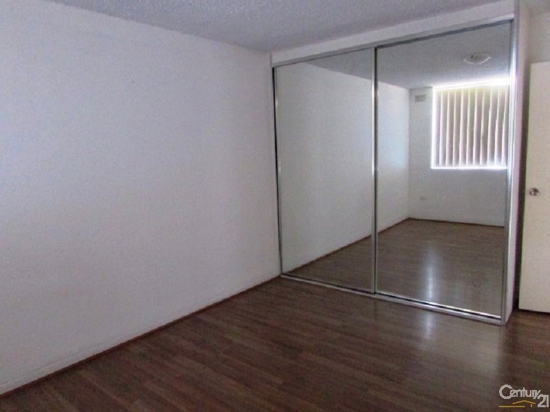 8/49 Hamilton Road, Fairfield NSW 2165