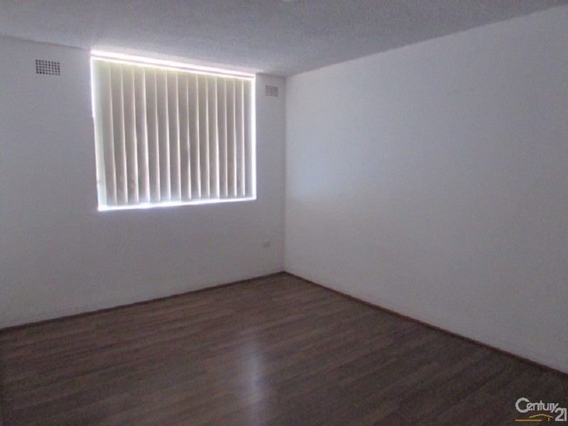 8/49 Hamilton Road, Fairfield NSW 2165