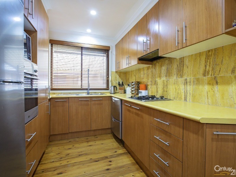 15 Sunny Place, St Johns Park NSW 2176