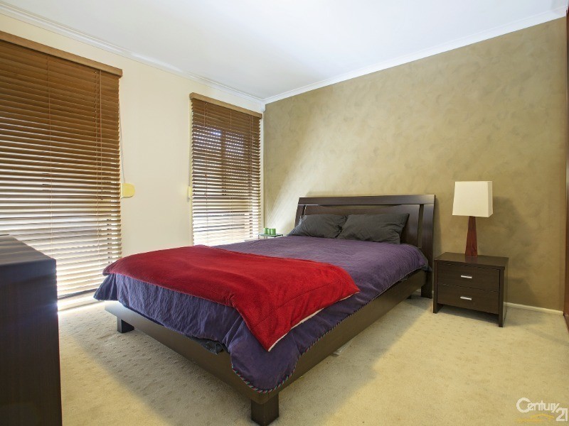 15 Sunny Place, St Johns Park NSW 2176